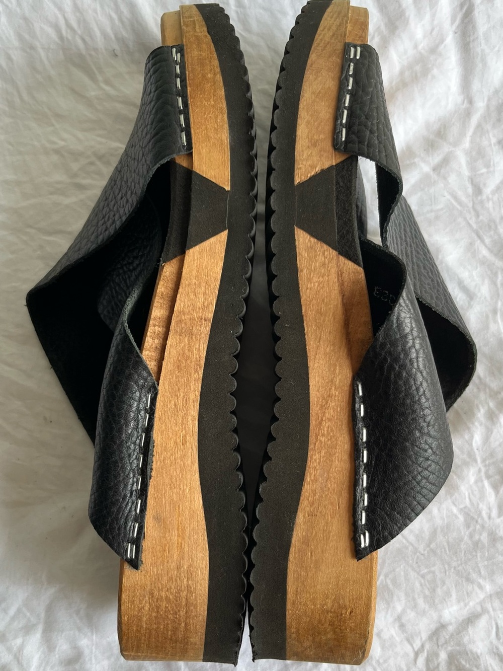 Sanita Tanja Clogs Slides Cross Cross Black Leather Sz 39 Black Wood EUC - Picture 5 of 7